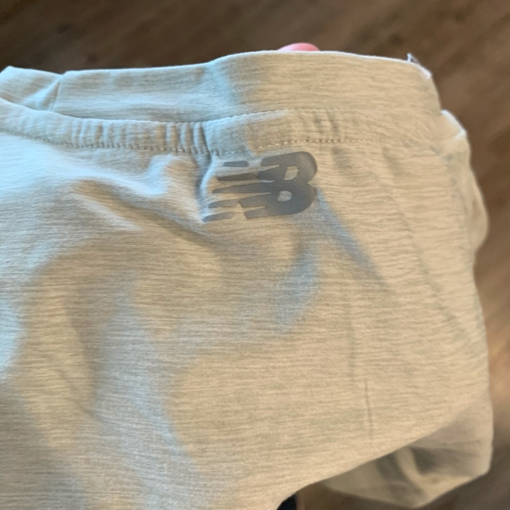 New Balance Exercise Tops - Picture 3 of 6